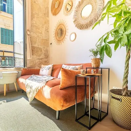 Downtown Duplex, Clim, 15 Min Walk To The Sea Apartment