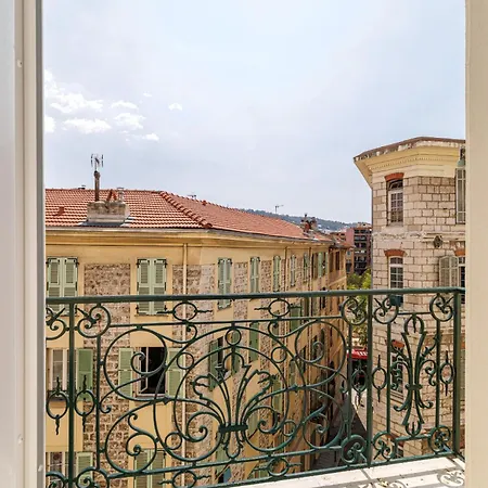 Bright & Charming 1 Bedroom Nice
