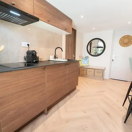 Downtown Duplex, Clim, 15 Min Walk To The Sea Apartment *