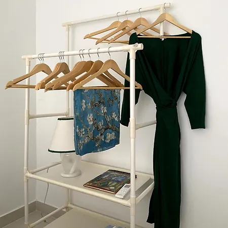 Chic 1-br With Terrace, Ac & Wi-fi Apartment