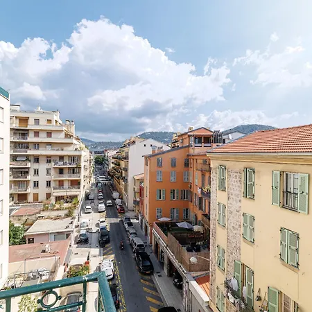 Bright & Charming 1 Bedroom Apartment Nice