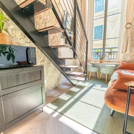 Downtown Duplex, Clim, 15 Min Walk To The Sea *