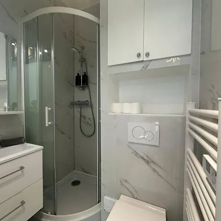 Blue Horizon 6 Air Conditioning 4 Minutes Apartment