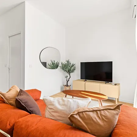 Bright & Charming 1 Bedroom * Nice