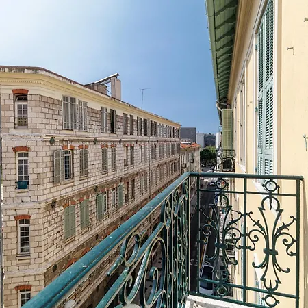 Apartment Bright & Charming 1 Bedroom *