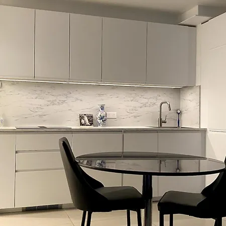 Chic 1-br With Terrace, Ac & Wi-fi * Nice