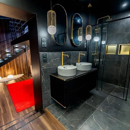 Cinema Apartment *