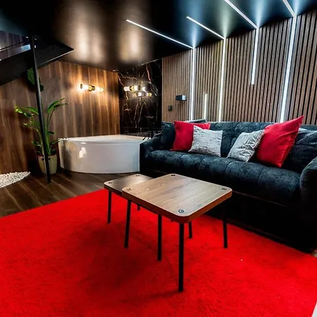Cinema Apartment *