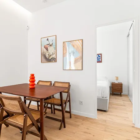 Bright & Charming 1 Bedroom Apartment