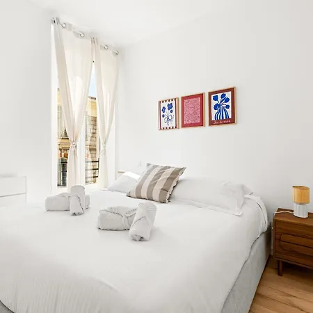 Bright & Charming 1 Bedroom Apartment *