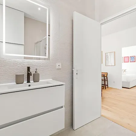 Apartment Bright & Charming 1 Bedroom *