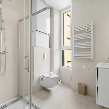 Bright & Charming 1 Bedroom *