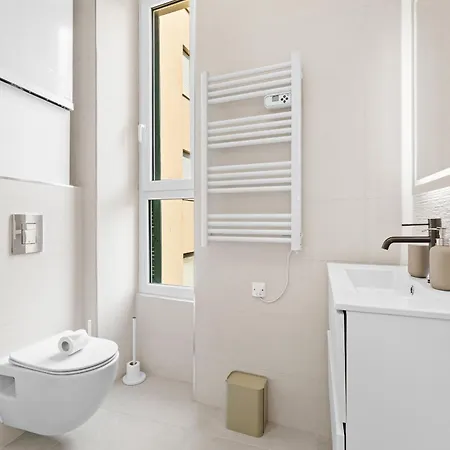 Bright & Charming 1 Bedroom Apartment