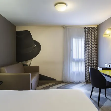Ibis Styles Centre Port Hotel 3*
