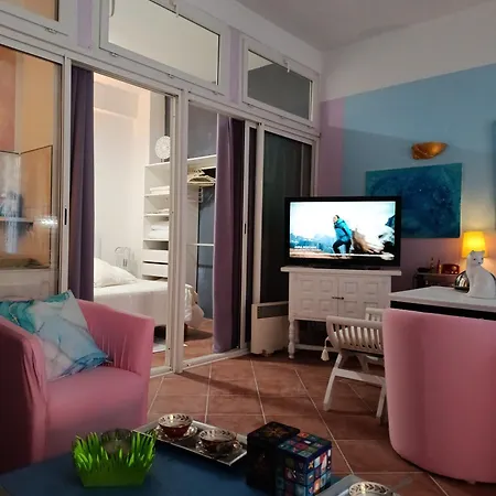 Homestay Harmonia Salle De Bain Toilettes Reserves Exclusivement Aux Voyageurs Dans 2 Pieces Atypique Original 40 M2 200 M Plages Promenade Des