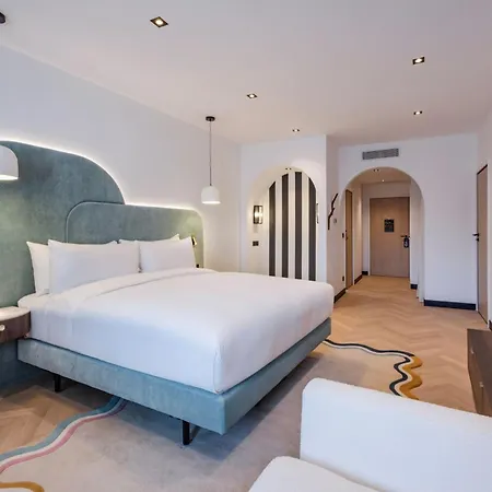 Hotel Doubletree By Hilton Centre Iconic 4*