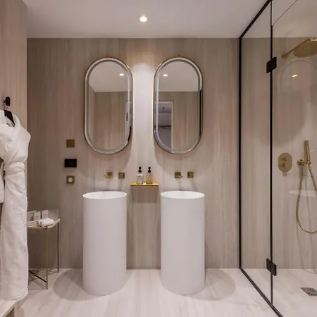 Doubletree By Hilton Centre Iconic Hotel 4*