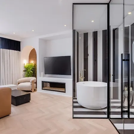 Doubletree By Hilton Centre Iconic Hotel 4*