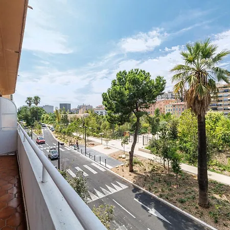 Large 2 Bdr & Garage Apartment Nice