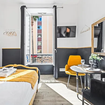 One Minute From - Air Conditioning - Wi-fi - Tram - Fully Equipped Kitchen