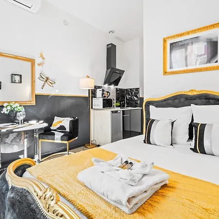 One Minute From - Air Conditioning - Wi-fi - Tram - Fully Equipped Kitchen *