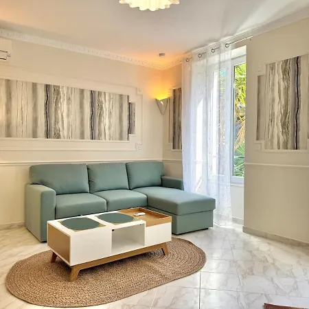Beautiful 2-bedroom 5-minute Walk To Promenade Des Apartment