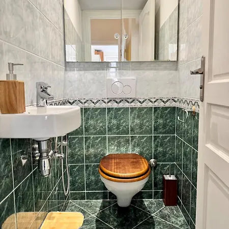 Apartment Beautiful 2-bedroom 5-minute Walk To Promenade Des Nice