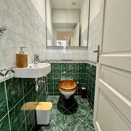 Apartment Beautiful 2-bedroom 5-minute Walk To Promenade Des *
