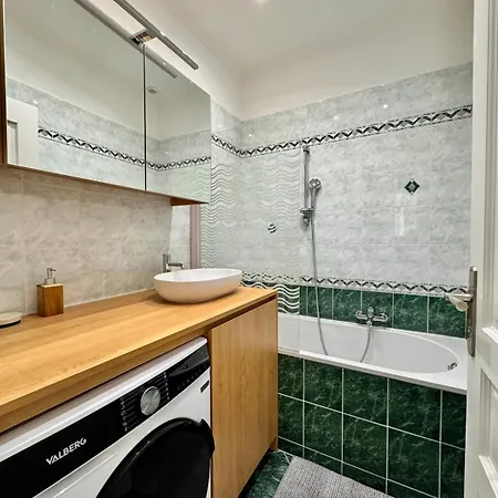 Beautiful 2-bedroom 5-minute Walk To Promenade Des * Nice