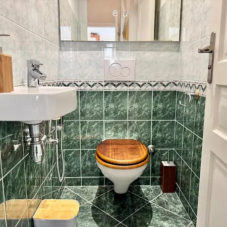 Beautiful 2-bedroom 5-minute Walk To Promenade Des *