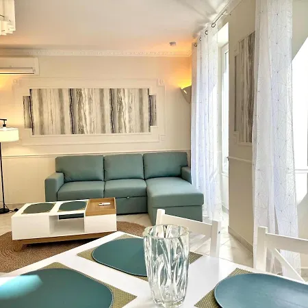 Beautiful 2-bedroom 5-minute Walk To Promenade Des Apartment