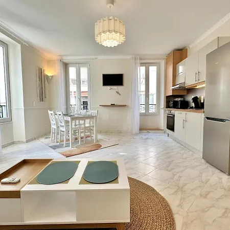 Beautiful 2-bedroom 5-minute Walk To Promenade Des *