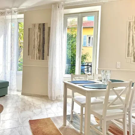 Beautiful 2-bedroom 5-minute Walk To Promenade Des Apartment
