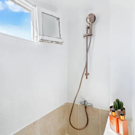 Apartment Hyper Centre - Balcon - Calme - Climatisation - Wifi - Tramway - Cuisine Equipe *