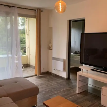 Apartment Beautiful 45 M With Balcony In