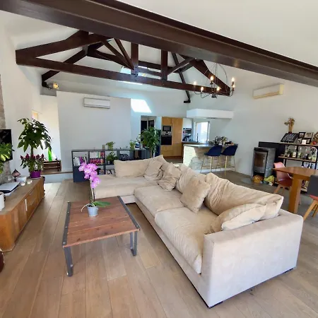 Maison De Charme Sur Les Collines, Piscine, Clim Holiday home
