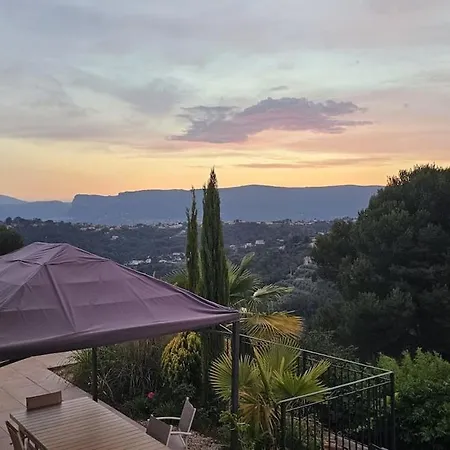 Holiday home Maison De Charme Sur Les Collines, Piscine, Clim