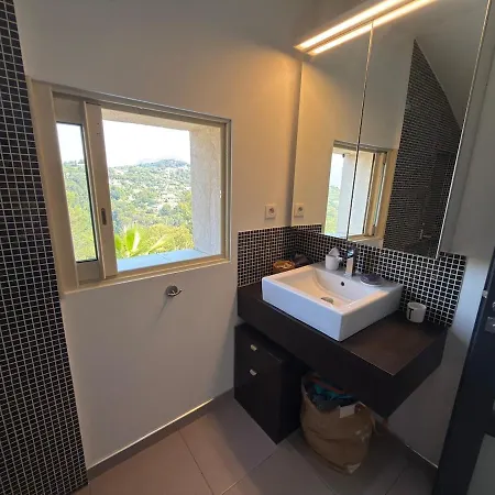 Holiday home Maison De Charme Sur Les Collines, Piscine, Clim Nice