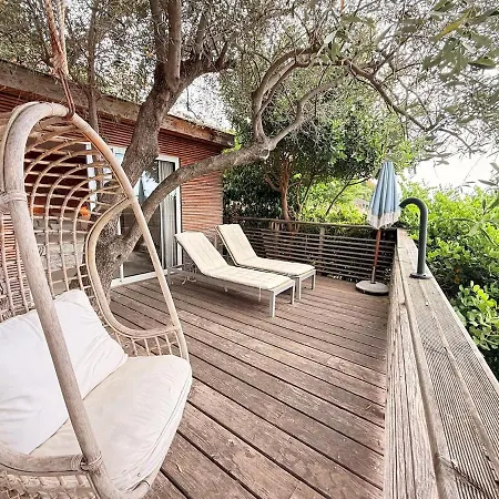 Treehouse In Les Oliviers, Sea View, Air Conditioning, Parking