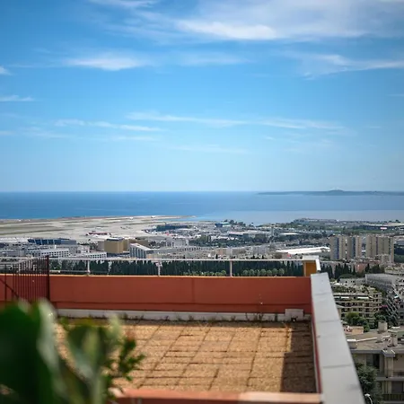 Rooftop Terrace - Sea View, Pool, Parking & A/c Apartment *