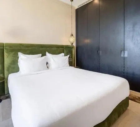 Eden Apartment *