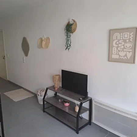 Apartment Centre *