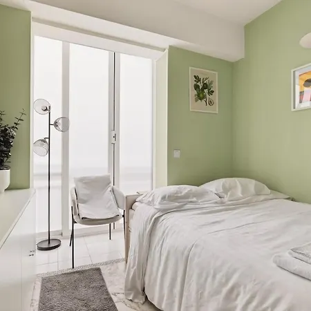 Cozy 1br Flat With Balcony - 5 Min To Tram Station Apartment *