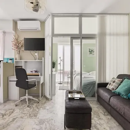 Cozy 1br Flat With Balcony - 5 Min To Tram Station *