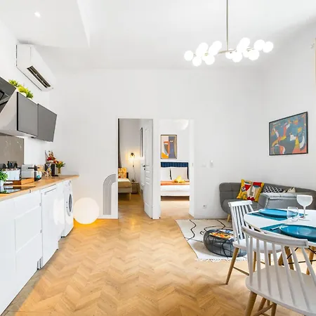 Apartment One Minute From Beach - Air Conditioning - 2 Bedrooms - Wifi - Kitchen - Parking Nice