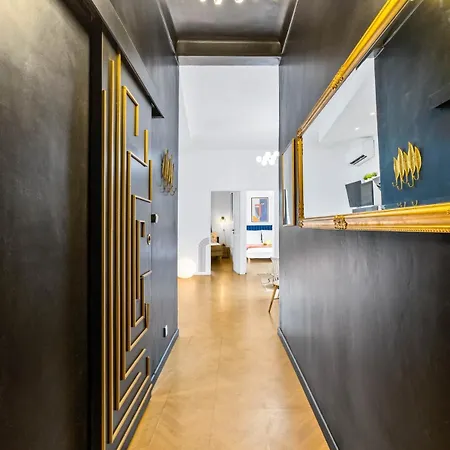 One Minute From Beach - Air Conditioning - 2 Bedrooms - Wifi - Kitchen - Parking Apartment *
