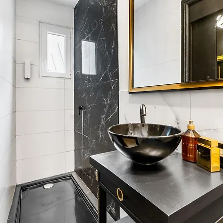 One Minute From Beach - Air Conditioning - 2 Bedrooms - Wifi - Kitchen - Parking Apartment Nice
