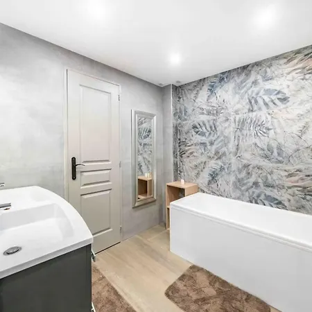 2Rue Villa With Private Pool - Beachfront Inn *