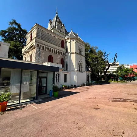Chateau Sur Hotel *