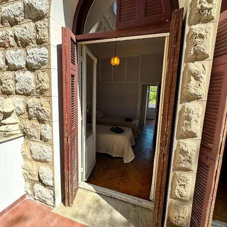 Chateau Sur Hotel *